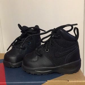 NWOT Nike boots